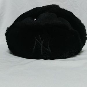 New Era EK NY Yankees Trapper Hat Size Large